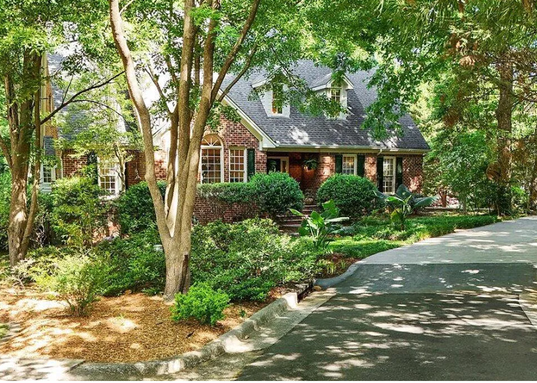Raleigh-Luxury-Home-For-Sale-51-of-58-Driveway.webp